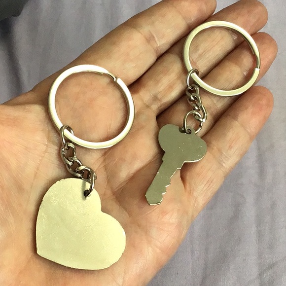 NWT. Keychain for Romantic Couple.Silver Tone Key Ring  Heart/Key Keychain. - Picture 10 of 12